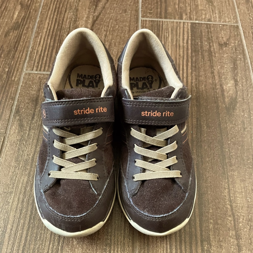 Sneaker size 13